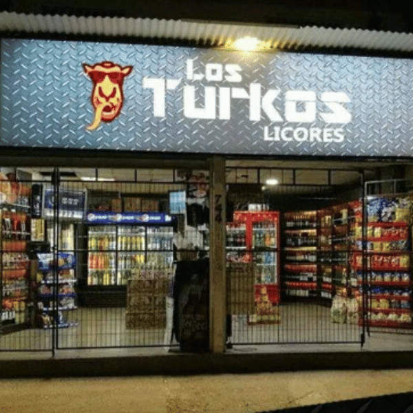 En botillería Los Turkos