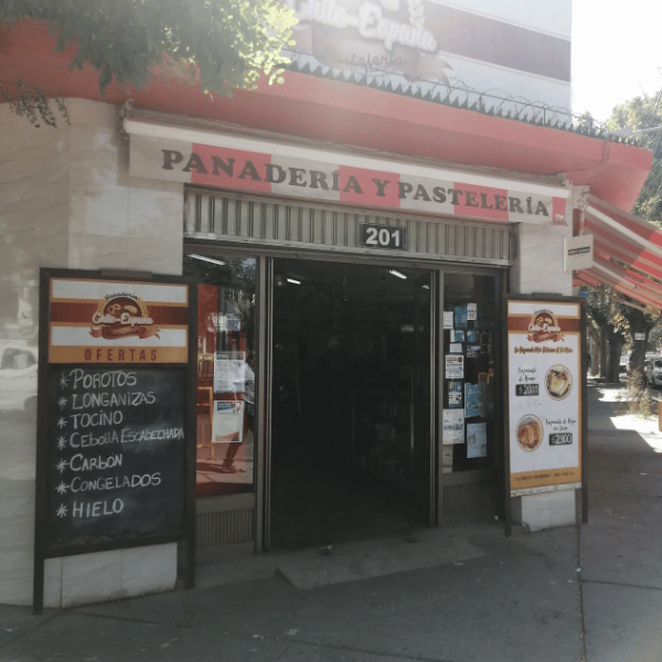 “Panadería Chile – España, tiene una completa oferta en Pan, Pastelería, Rotisería y Botillería.  Su trayectoria de 70 años, la constituyen en un establecimiento de reconocido prestigio por la calidad de sus productos y excelente atención.”